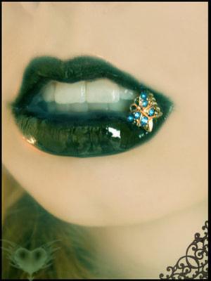 COUCOU TRES BON LUNDI A TOUS ET TOUTES KISS