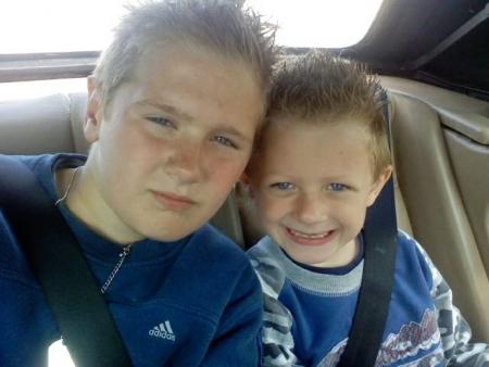 BON DIMANCHE A TOUS ET TOUTES ET BONNE F�TES AUX PAPAS KISS