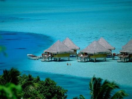 KIKOU PETITE DEMANDE A VOUS LES VIP ET VACANCIERS